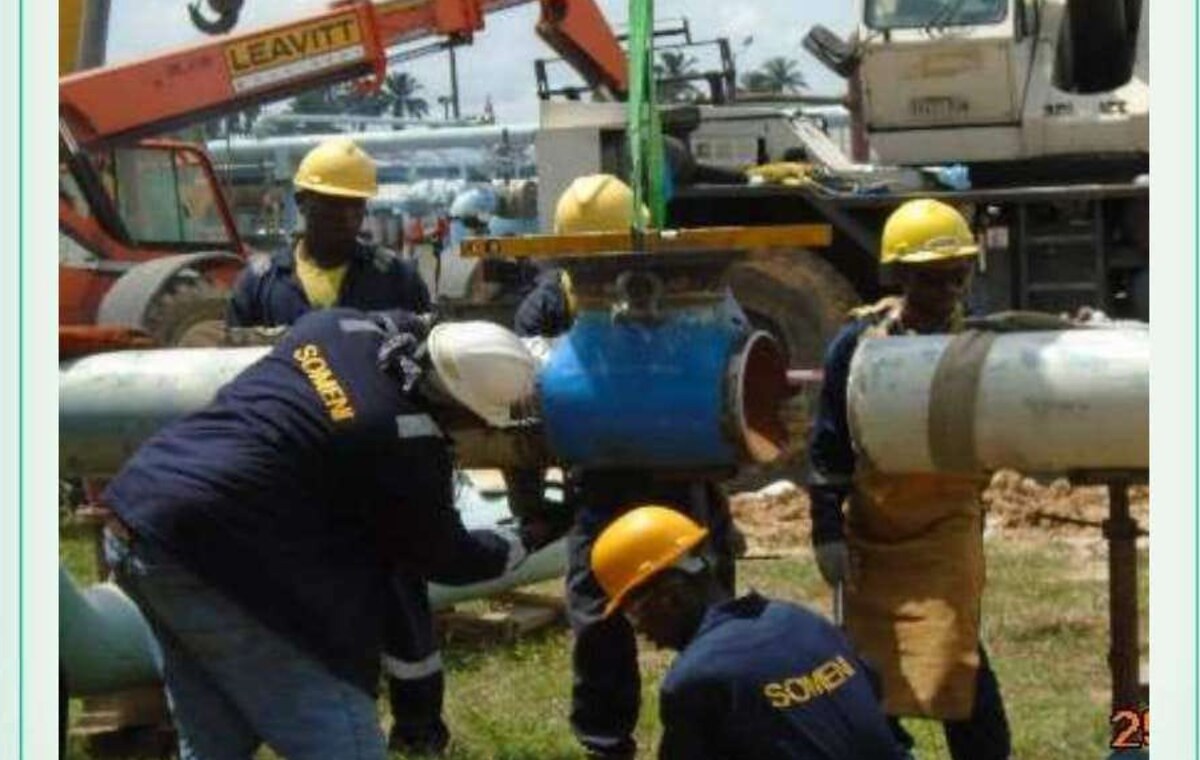Someni field crew fitting a carbon steel pipe joint